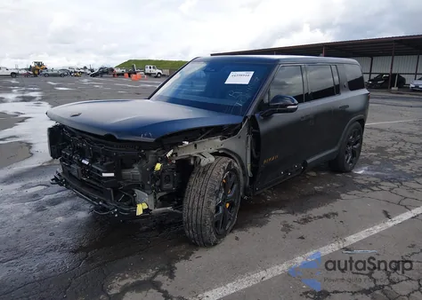 2025 Rivian R1S Ascend Tri Motor Max Pack/Premium Tri Motor Max Pack z USA, uszkodzony, nr VIN 7PDSGCBP3SN058151